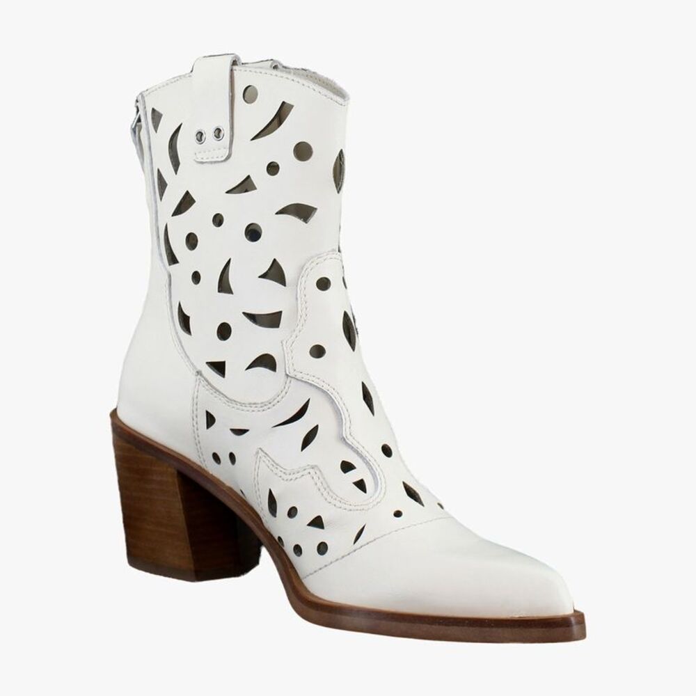Dolce Vita Zenobi Off White Distressed Leather